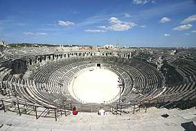Amphitheater antik und neu
